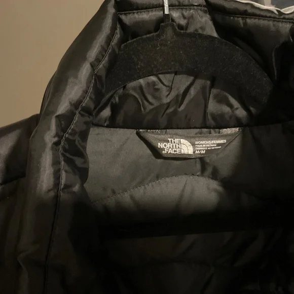 Woman’s north face down jacket size medium - Picture 2 of 5